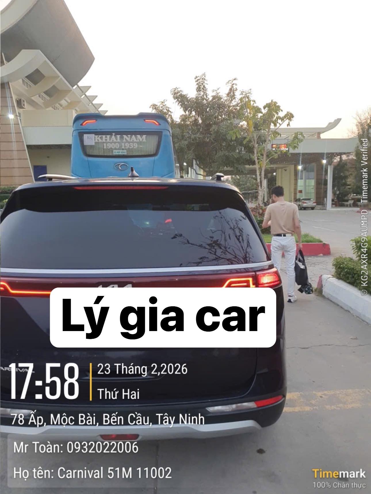 Thuê xe Carnival đưa đón sân bay Tân Sơn Nhất