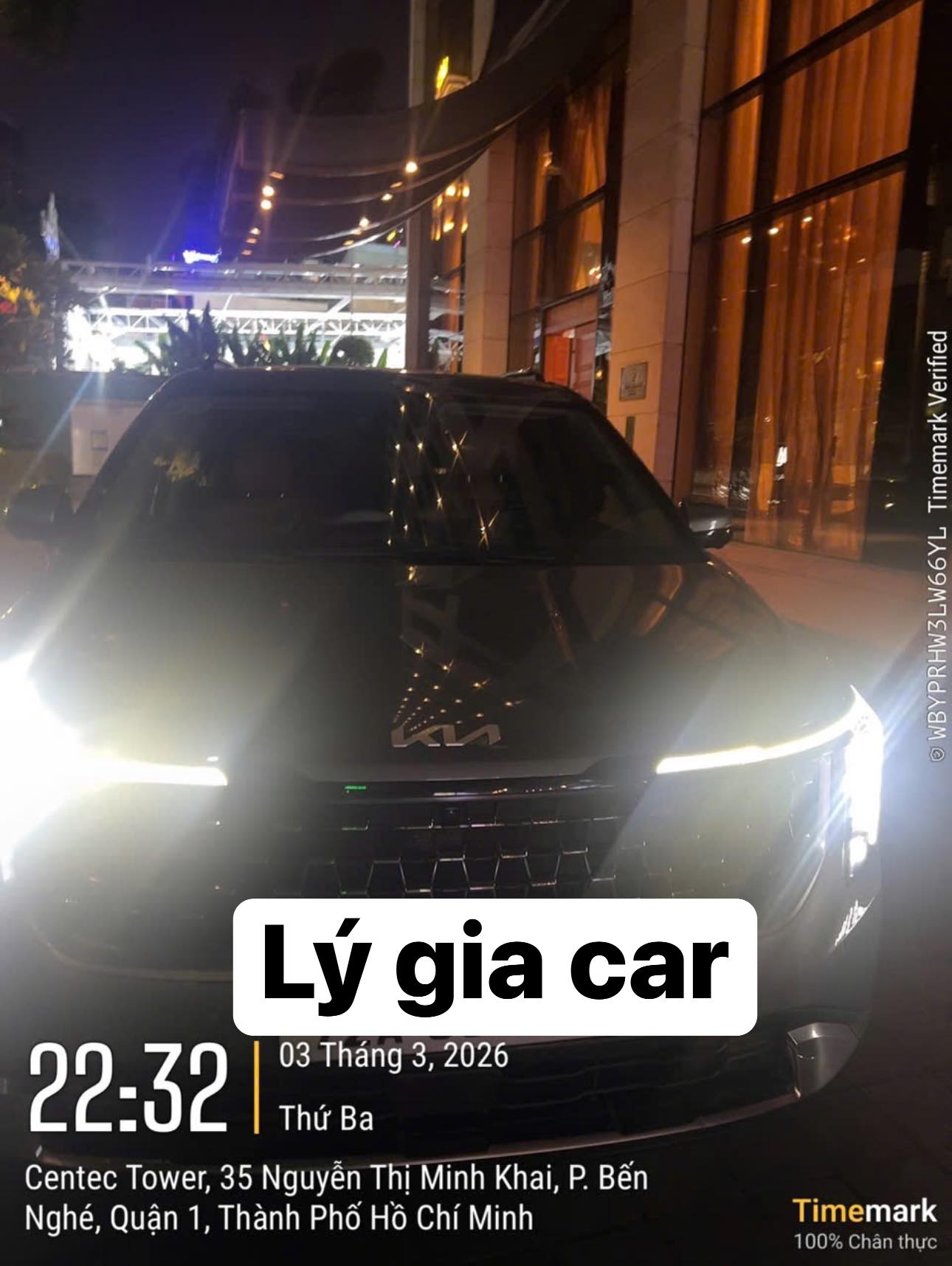 Thuê xe Carnival đưa đón sân bay Tân Sơn Nhất
