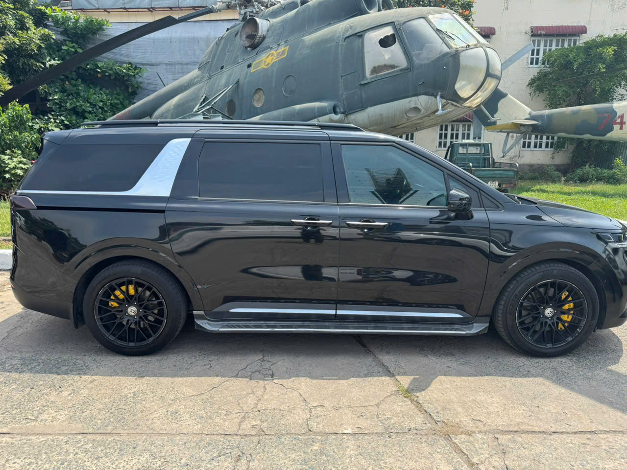 Thuê xe Limousine 9 chỗ TPHCM
