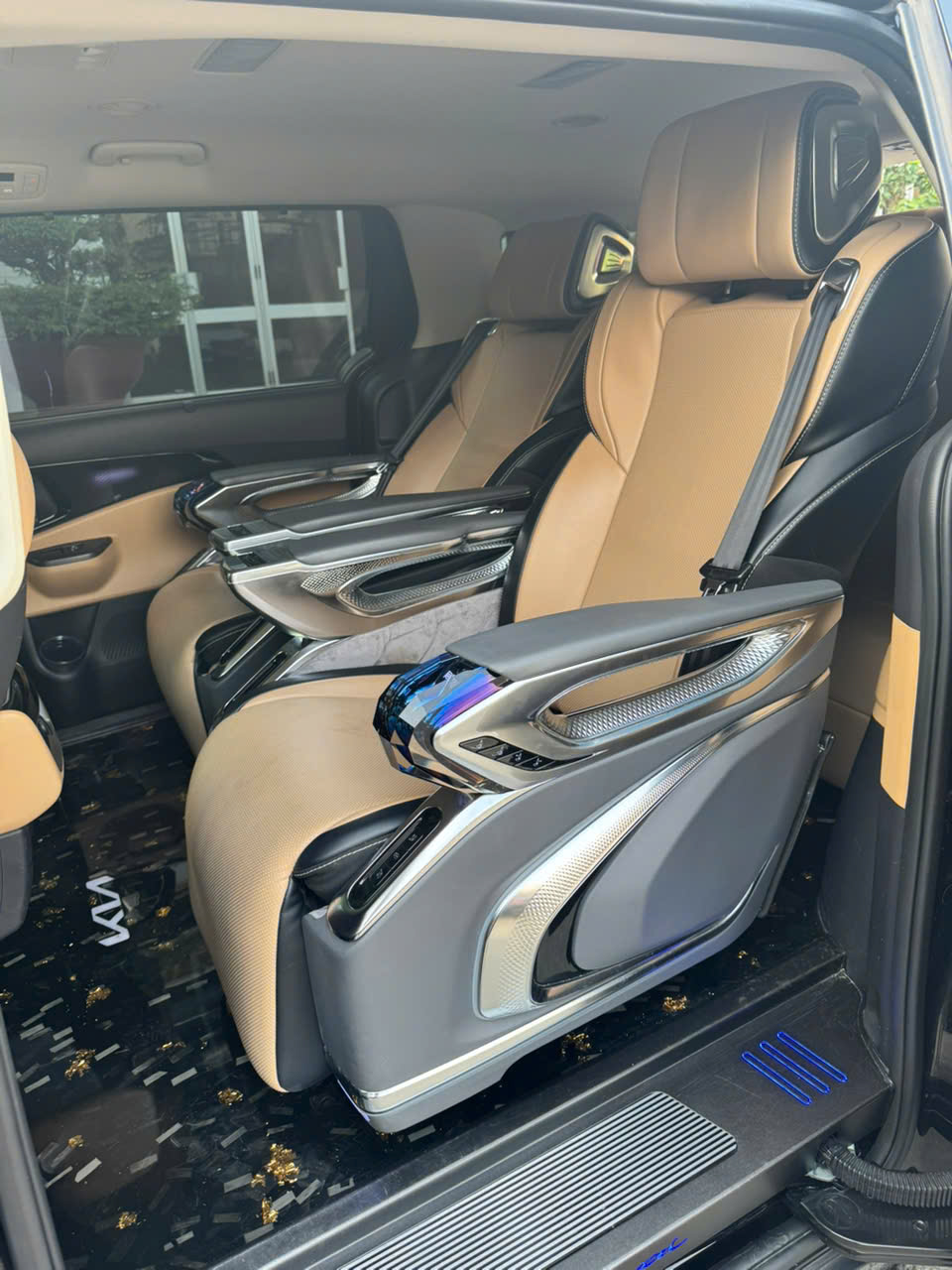 Thuê xe Limousine 9 chỗ TPHCM